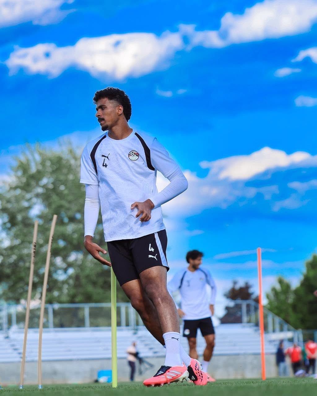 حسام عبد المجيد في مران المنتخب حسام عبد المجيد في مران المنتخب