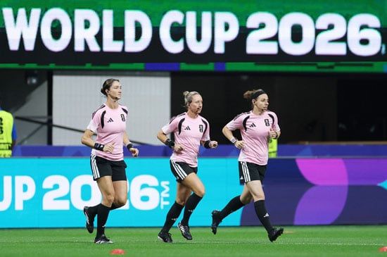 الأمريكية توري بينسو أصبحت أول امرأة تدير مباراة في كأس العالم 2026 الأمريكية توري بينسو أصبحت أول امرأة تدير مباراة في كأس العالم 2026