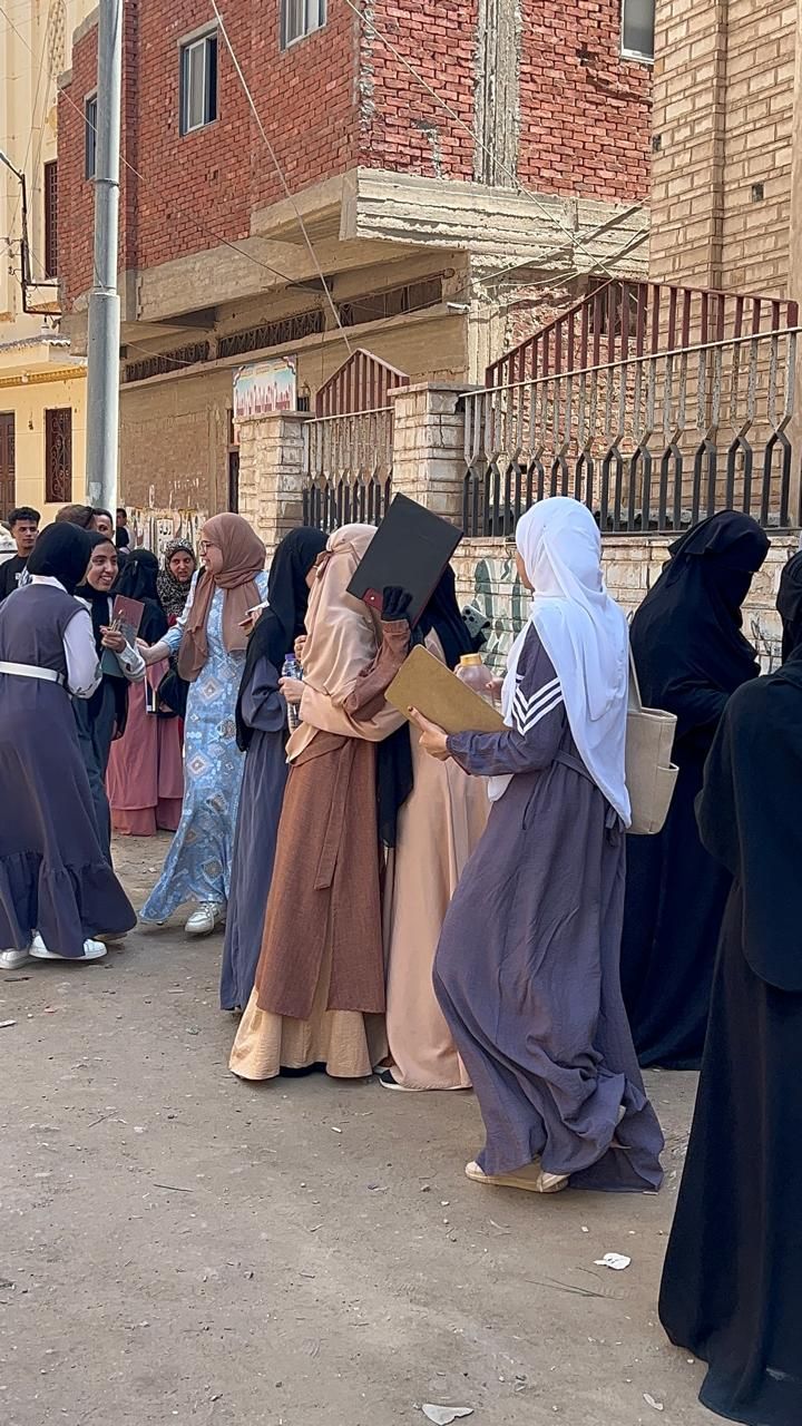 خروج طلاب الثانوية الازهرية من اللجان خروج طلاب الثانوية الازهرية من اللجان