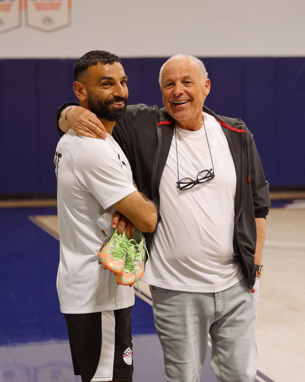 محمد صلاح وهاني أبو ريدة في مران المنتخب محمد صلاح وهاني أبو ريدة في مران المنتخب
