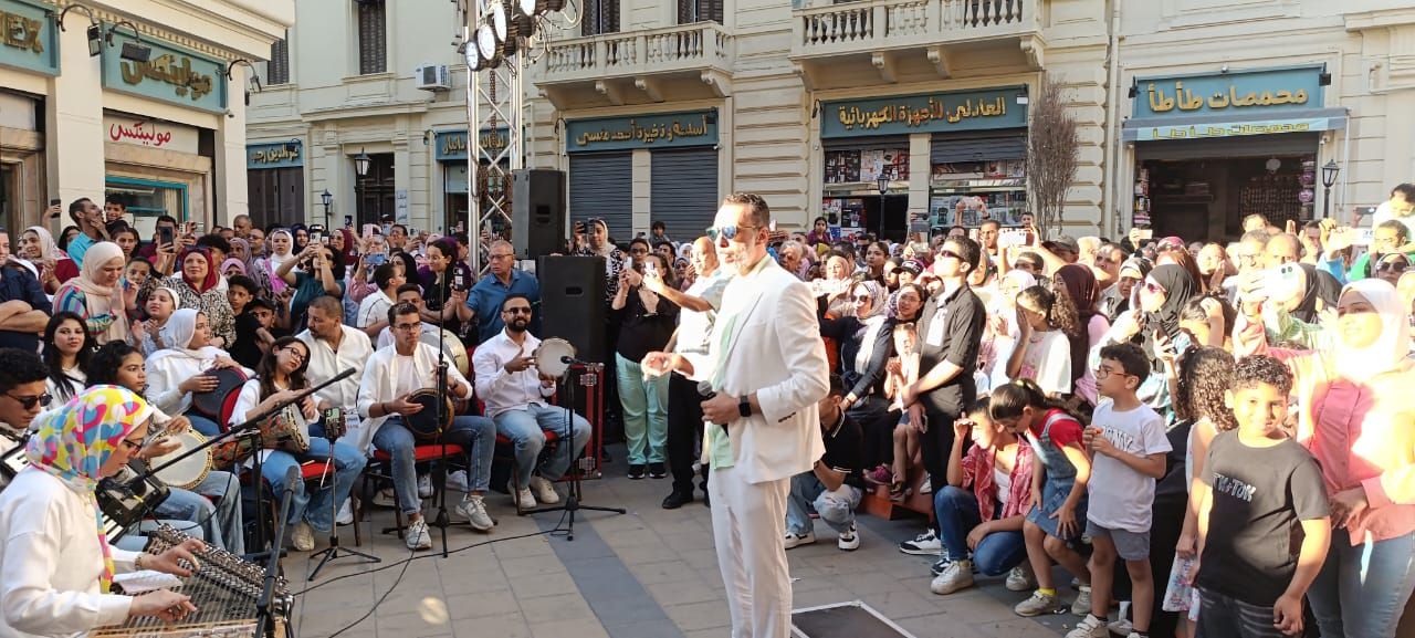 «شارع الفن» يعيد لعروس البحر المتوسط رونقها الثقافي والفني (4) «شارع الفن» يعيد لعروس البحر المتوسط رونقها الثقافي والفني (4)