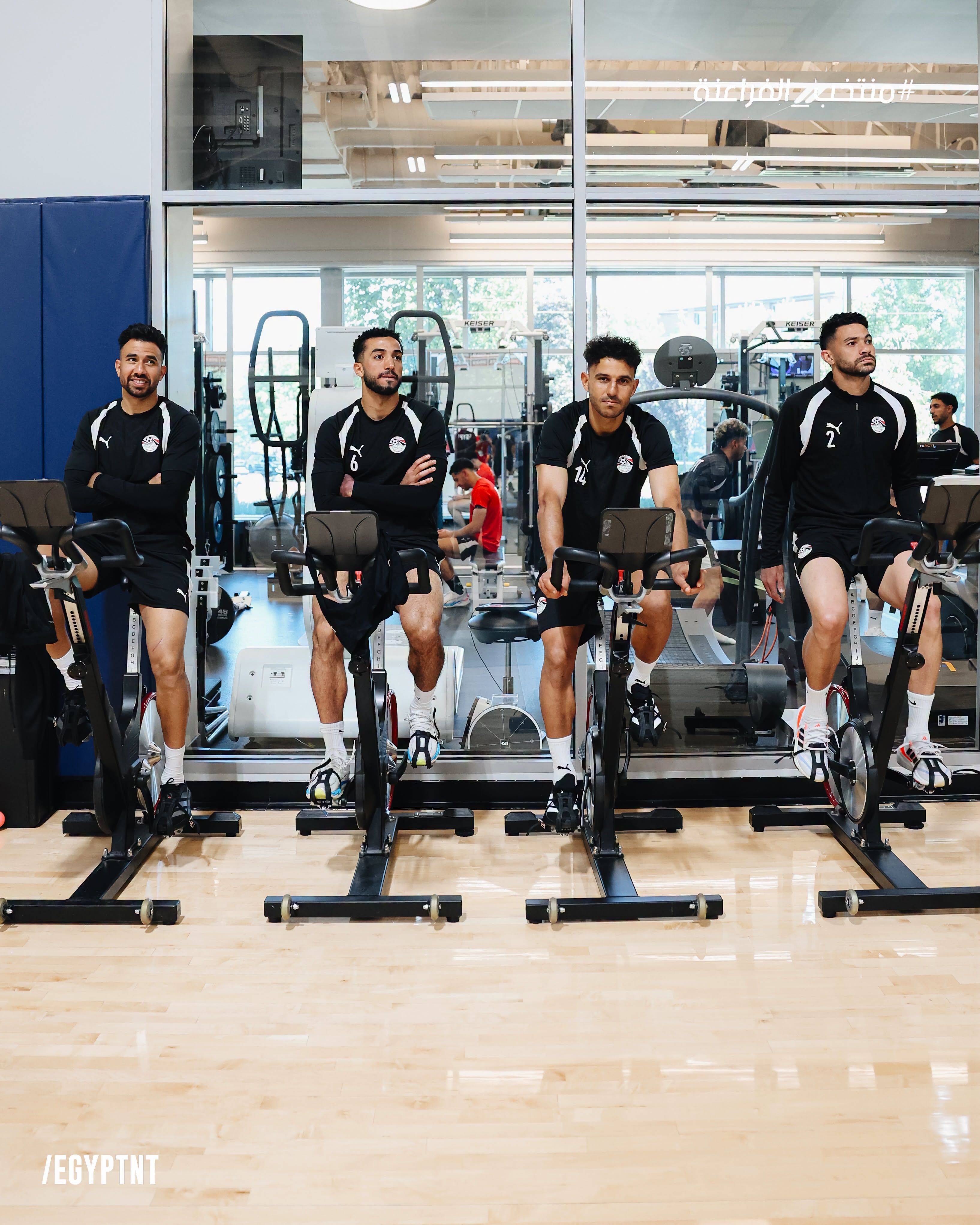 نجوم منتخب مصر يتدربون فى الجيم نجوم منتخب مصر يتدربون فى الجيم
