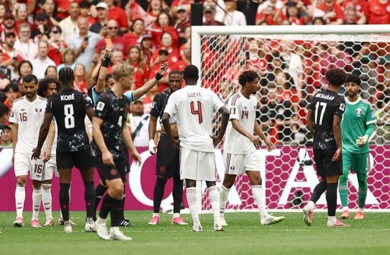 لحظة طرد همام الأمين لاعب منتخب لحظة طرد همام الأمين لاعب منتخب