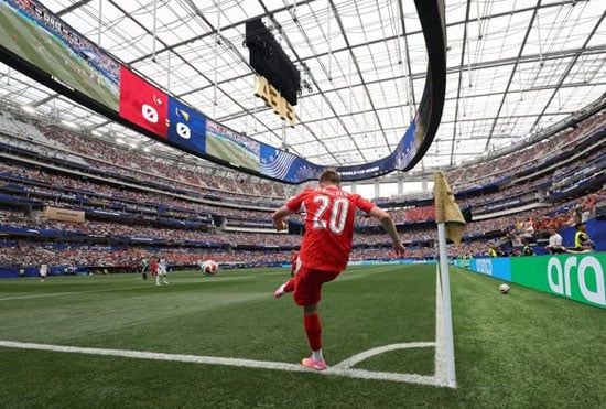 ضربة ركنية لمنتخب سويسرا ضربة ركنية لمنتخب سويسرا