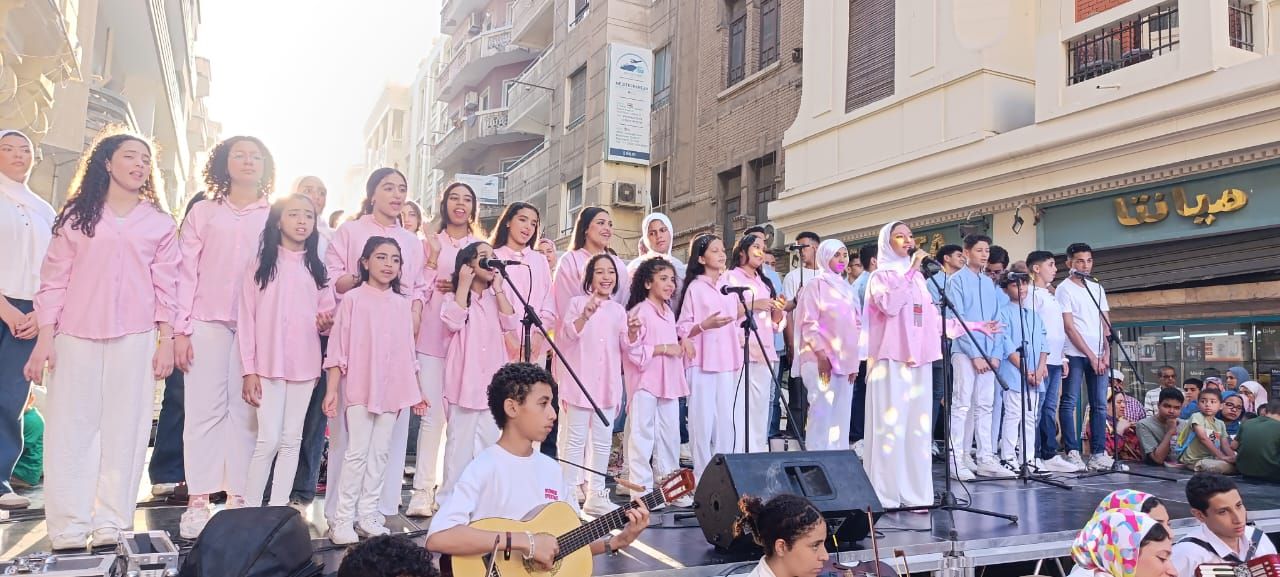 «شارع الفن» يعيد لعروس البحر المتوسط رونقها الثقافي والفني (2) «شارع الفن» يعيد لعروس البحر المتوسط رونقها الثقافي والفني (2)