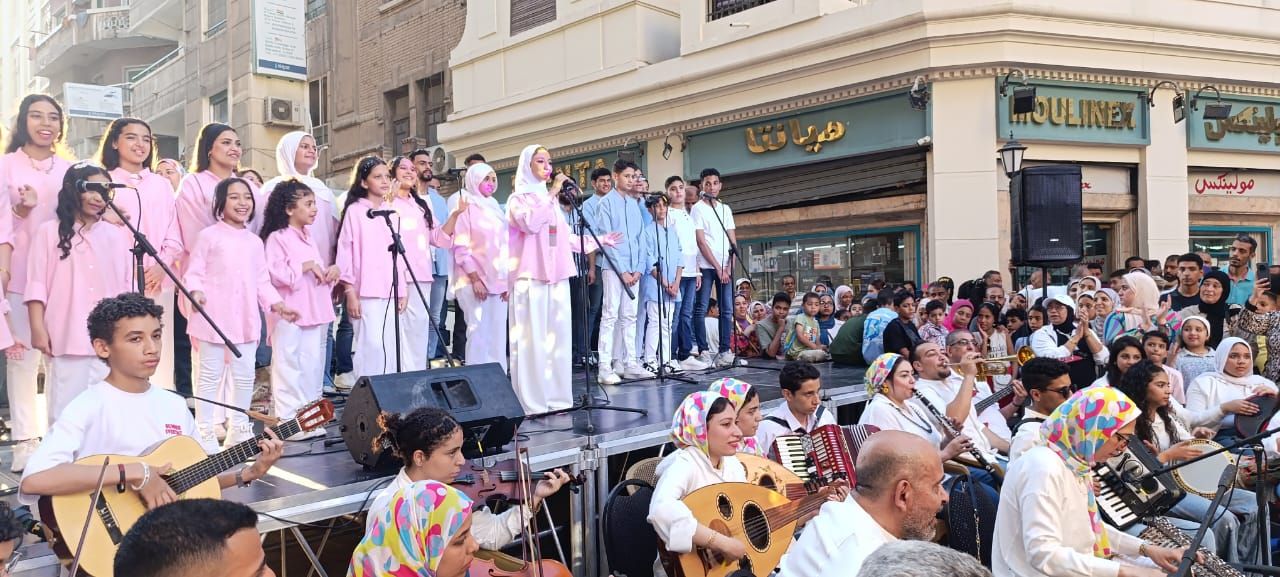 «شارع الفن» يعيد لعروس البحر المتوسط رونقها الثقافي والفني (6) «شارع الفن» يعيد لعروس البحر المتوسط رونقها الثقافي والفني (6)
