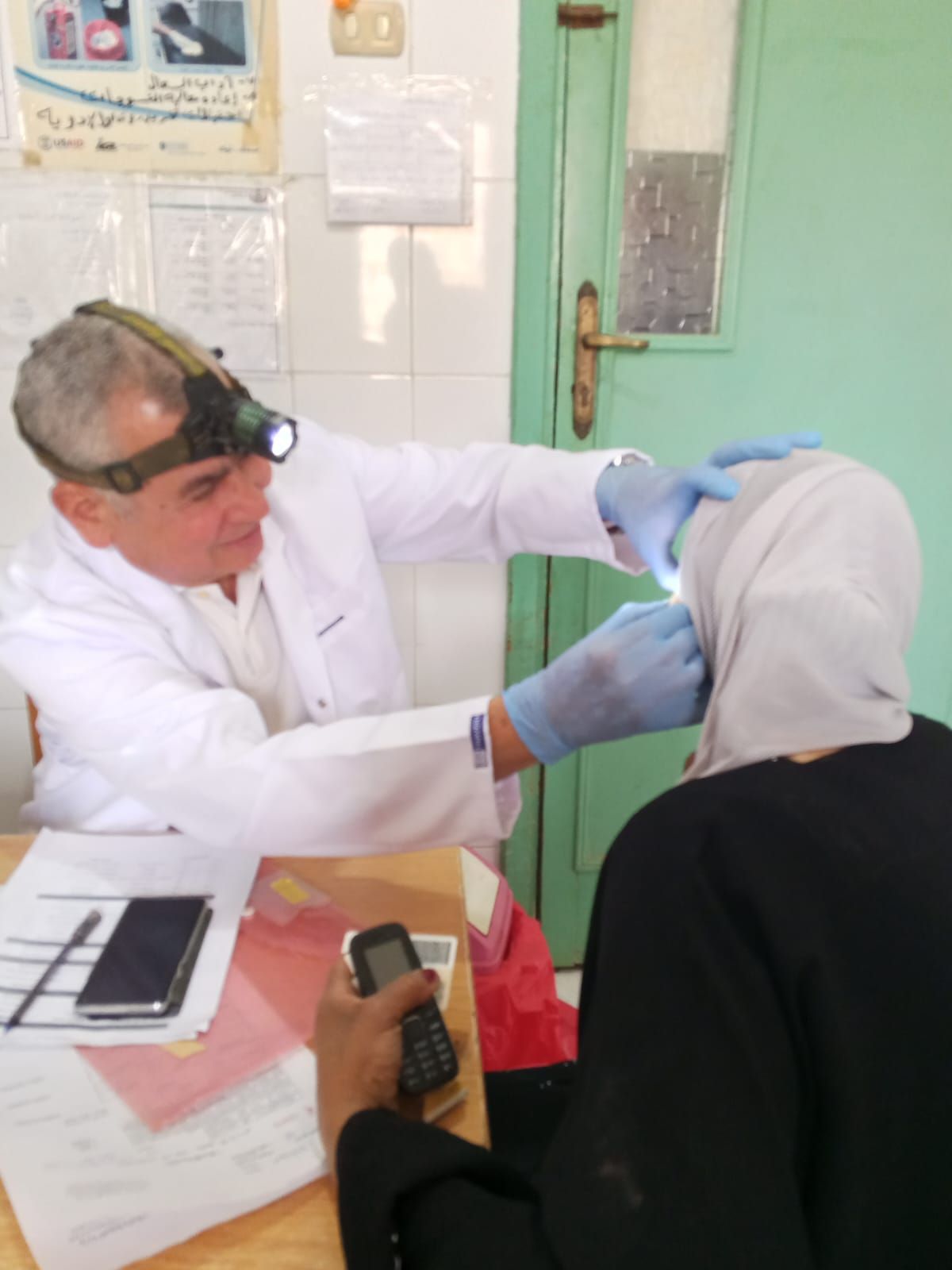 الكشف علي المواطنين بالقوافل الكشف علي المواطنين بالقوافل