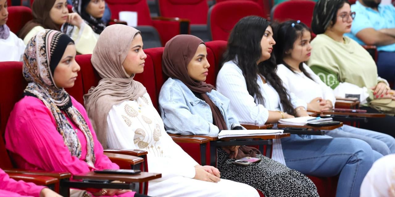 الطلاب الملتحقين بأول ليسانس متخصص علم نفس الإدمان والأساليب العلاجية الطلاب الملتحقين بأول ليسانس متخصص علم نفس الإدمان والأساليب العلاجية