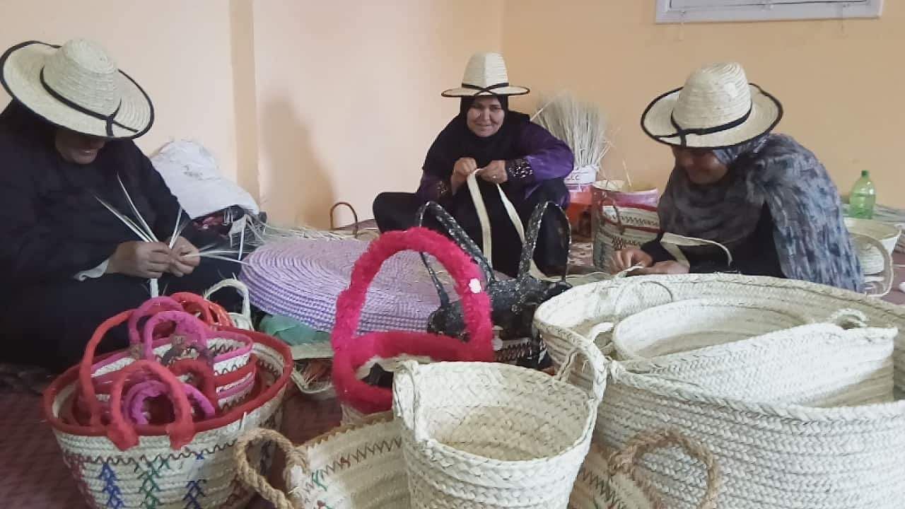 اشهر حرفيات الخوص بالوادي الجديد اشهر حرفيات الخوص بالوادي الجديد