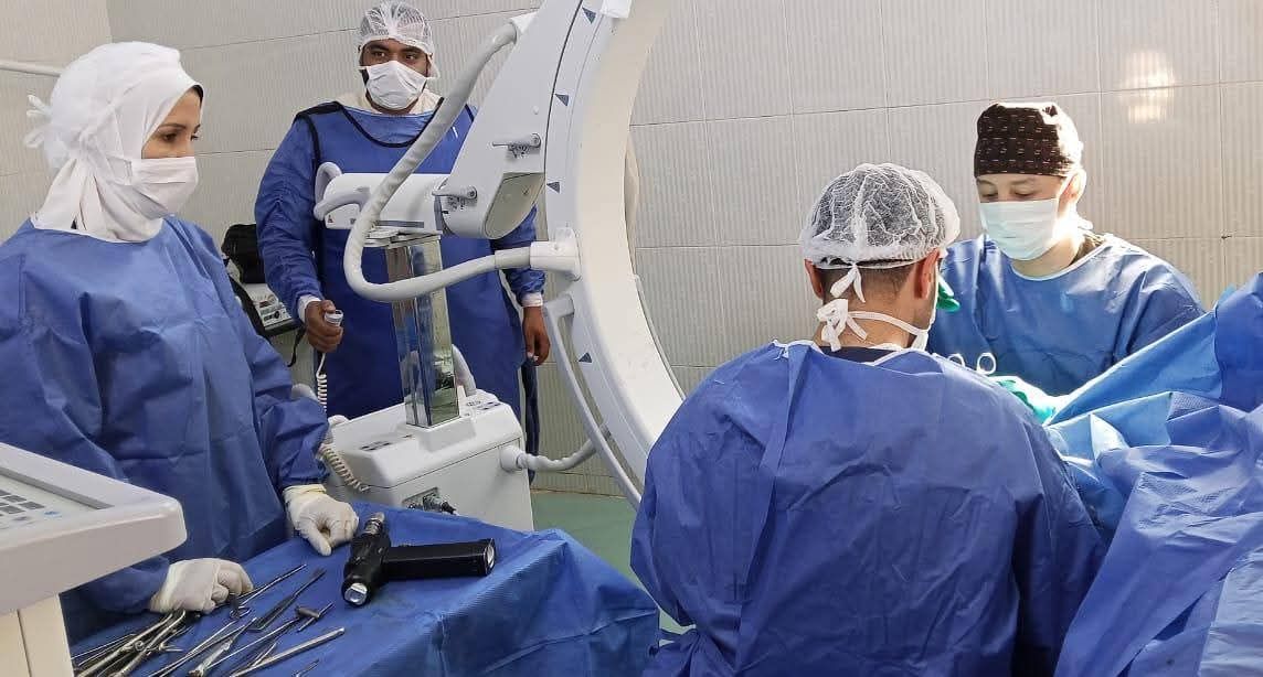جانب من إجراء العمليات جانب من إجراء العمليات