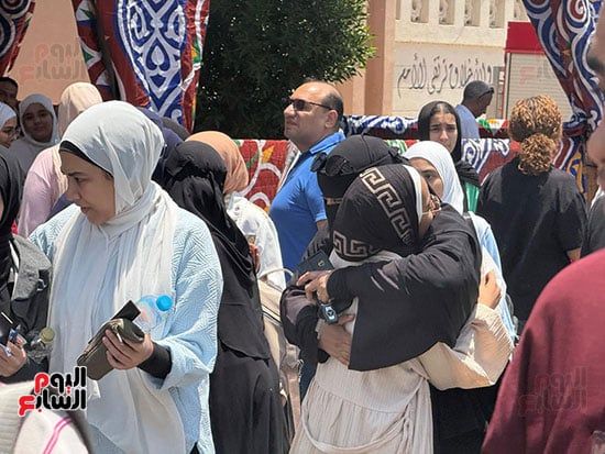 بالاحضان نهاية اليوم الاول للامتحانات بالاحضان نهاية اليوم الاول للامتحانات