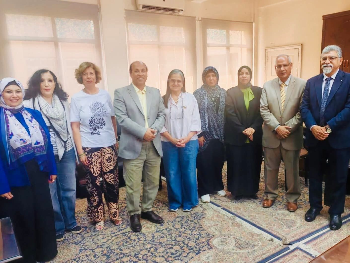 حملة لتطعيم وتعقيم الكلاب داخل الحرم الجامعي (1) حملة لتطعيم وتعقيم الكلاب داخل الحرم الجامعي (1)