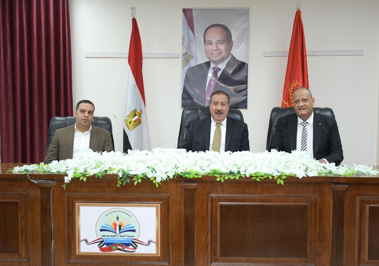 المحافظ داخل غرفة العمليات المحافظ داخل غرفة العمليات