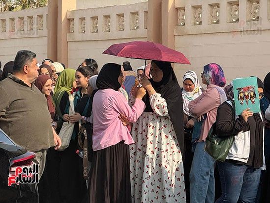 انتظار دخول الامتحان انتظار دخول الامتحان