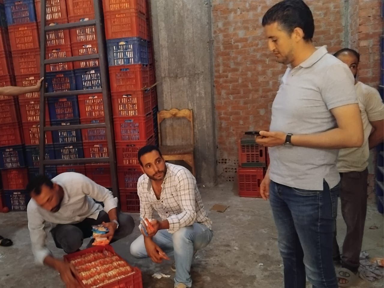 ضبط 45 ألف قطعة حلوى مغشوشة مطبوع عليها تاريخ إنتاج مستقبلي ضبط 45 ألف قطعة حلوى مغشوشة مطبوع عليها تاريخ إنتاج مستقبلي