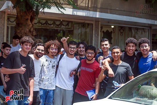 البسمة تكسو وجوه طلبة الثانوية العامة البسمة تكسو وجوه طلبة الثانوية العامة