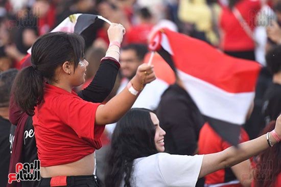 الصغار والكبار يحتفلون بالفوز الصغار والكبار يحتفلون بالفوز