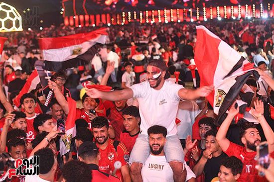 توافد حشود من الجماهير على منطقة الفان زون لمشاهدة مباراة مصر ونيوزيلندا توافد حشود من الجماهير على منطقة الفان زون لمشاهدة مباراة مصر ونيوزيلندا