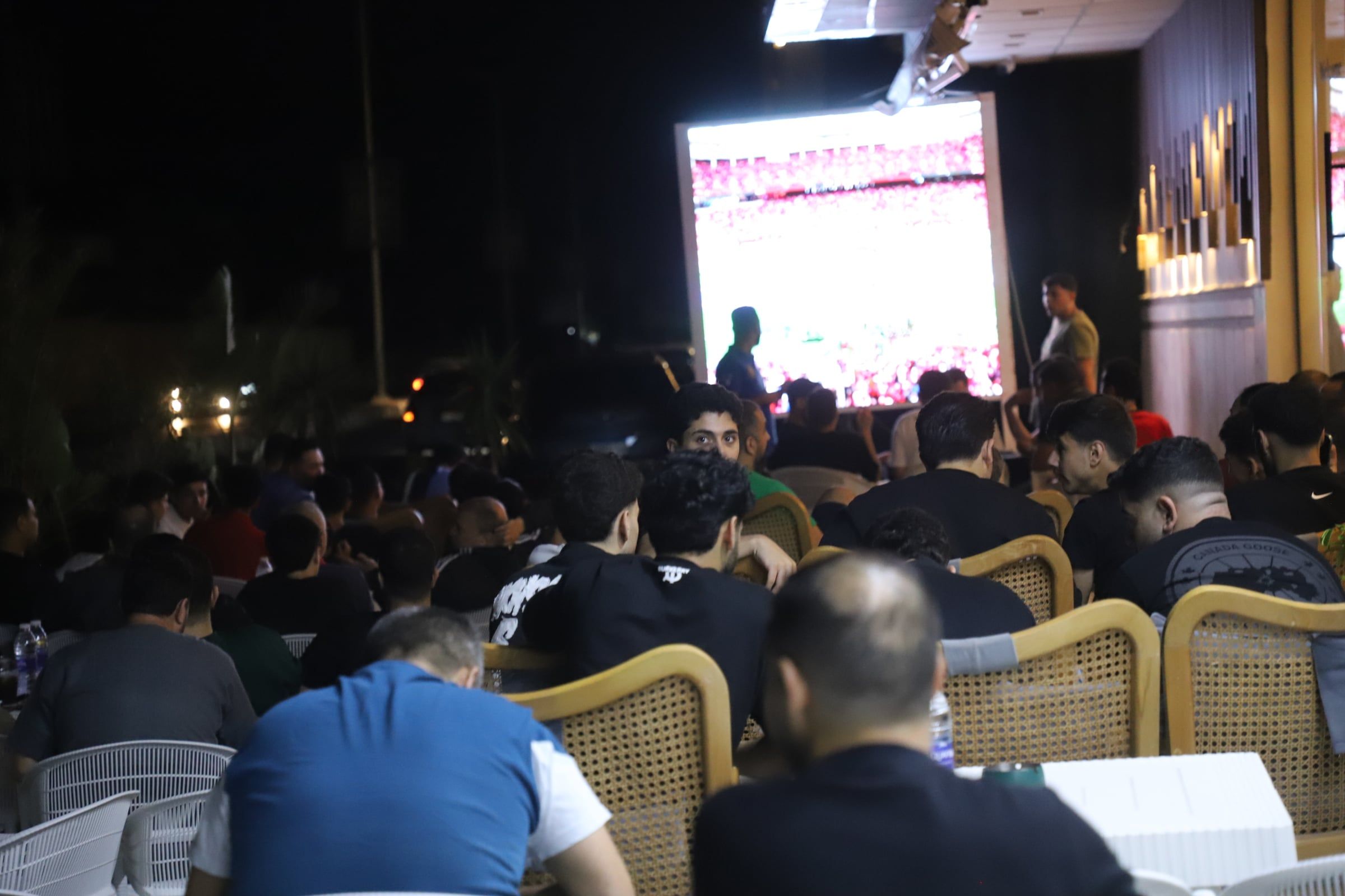 تواجد المشجعون لمشاهدة مبارة مصر ونيوزيلاندا تواجد المشجعون لمشاهدة مبارة مصر ونيوزيلاندا