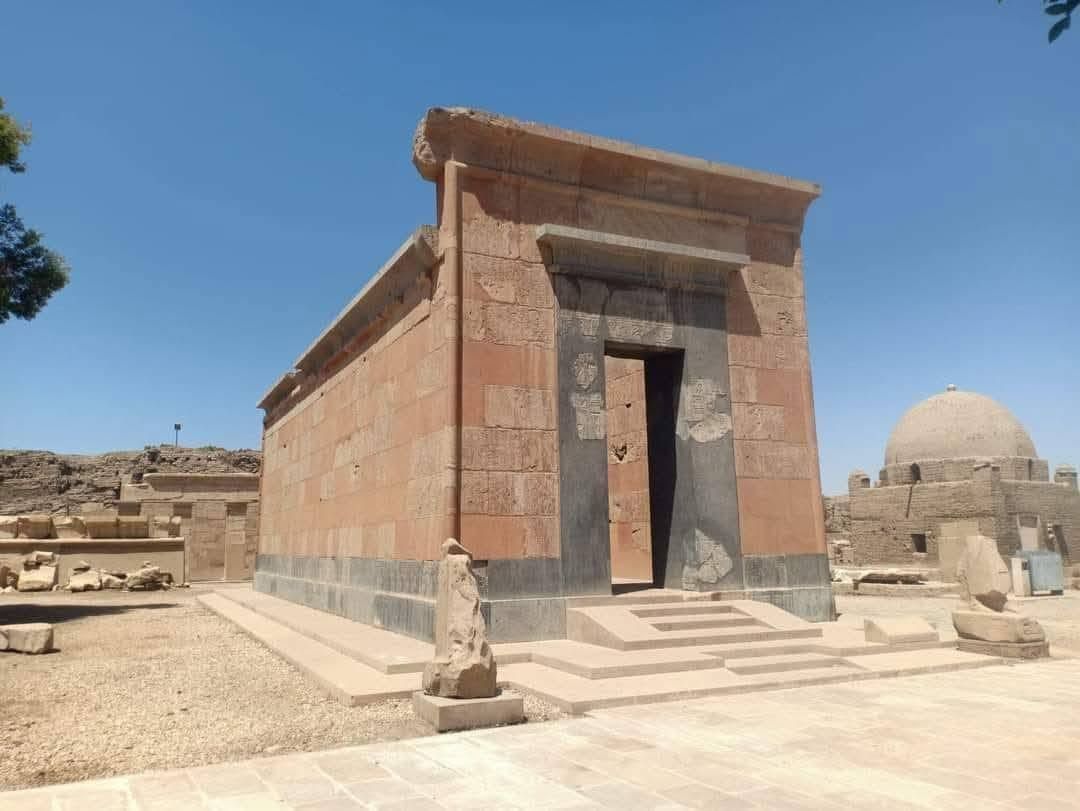 مقصورة الملكة حتشبسوت الحمراء داخل المتحف المفتوح مقصورة الملكة حتشبسوت الحمراء داخل المتحف المفتوح