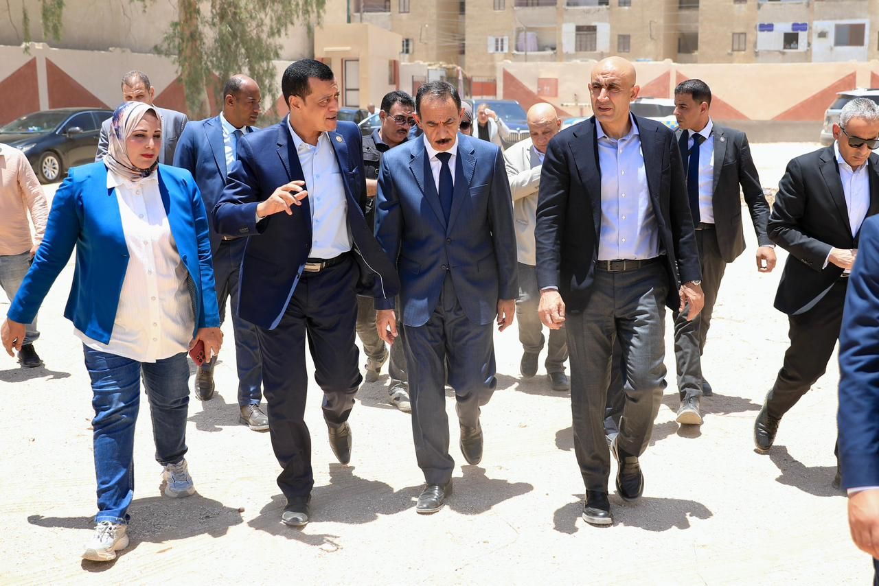 جانب من جولة الوزير جانب من جولة الوزير