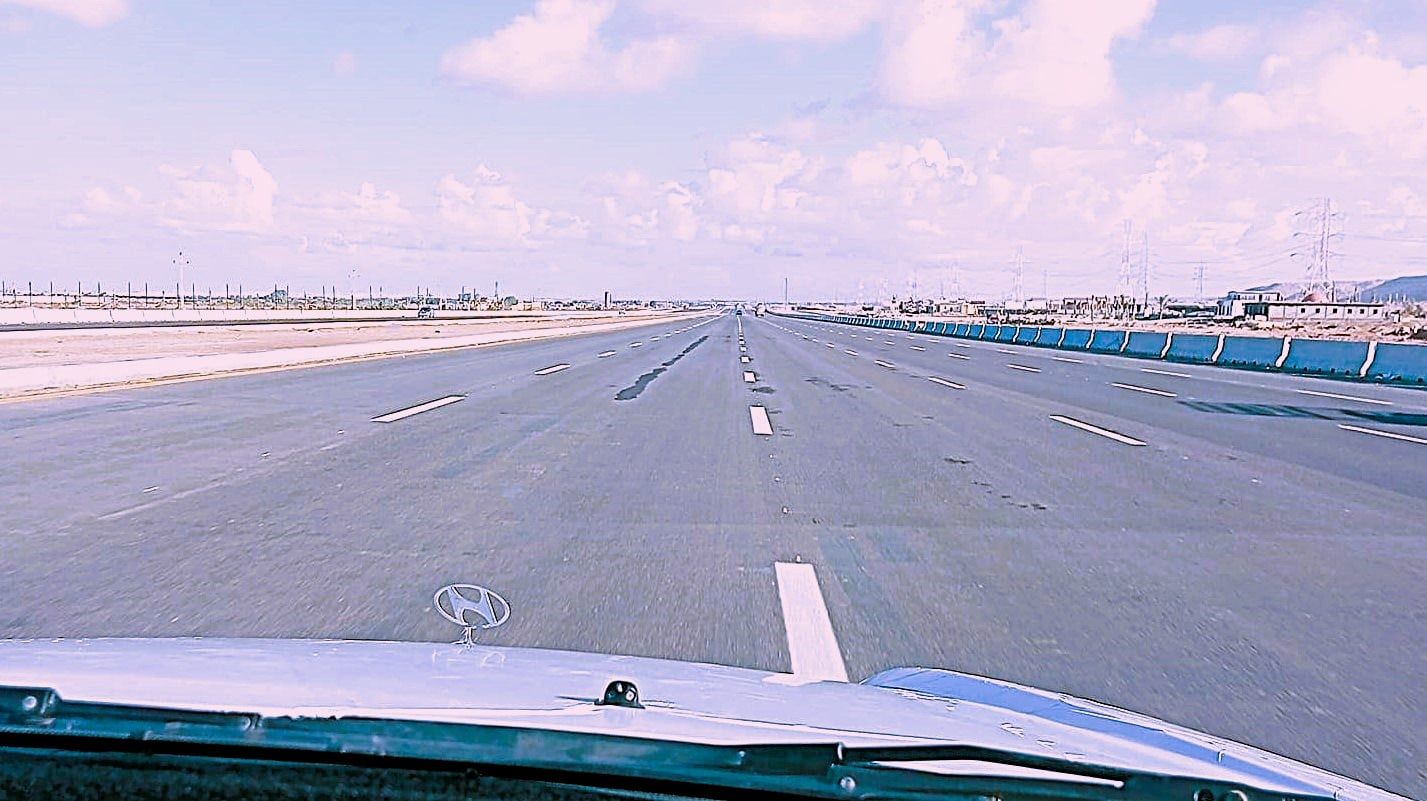متعة القيادة على طريق مطروح متعة القيادة على طريق مطروح