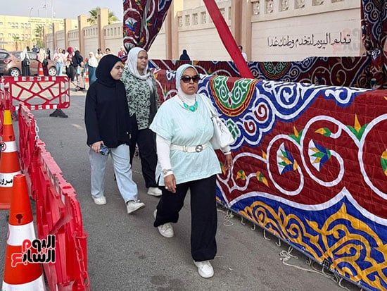 وصول الطالبات لمدرسة الشيخ زايد وصول الطالبات لمدرسة الشيخ زايد