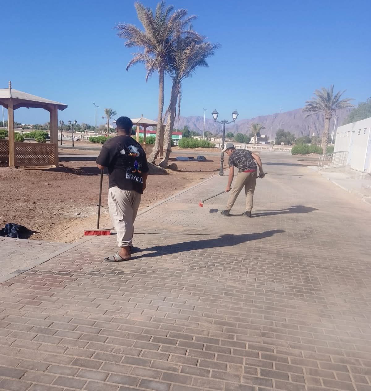 حملات لتنظيف شاطئ نوبيع حملات لتنظيف شاطئ نوبيع