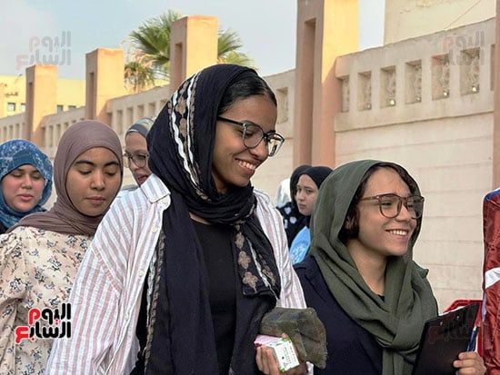 وصول الطالبات للجان الثانوية العامة وصول الطالبات للجان الثانوية العامة