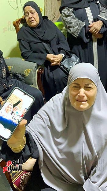 خالة-الفقيد-وصورته-رفقه-بناتها خالة-الفقيد-وصورته-رفقه-بناتها