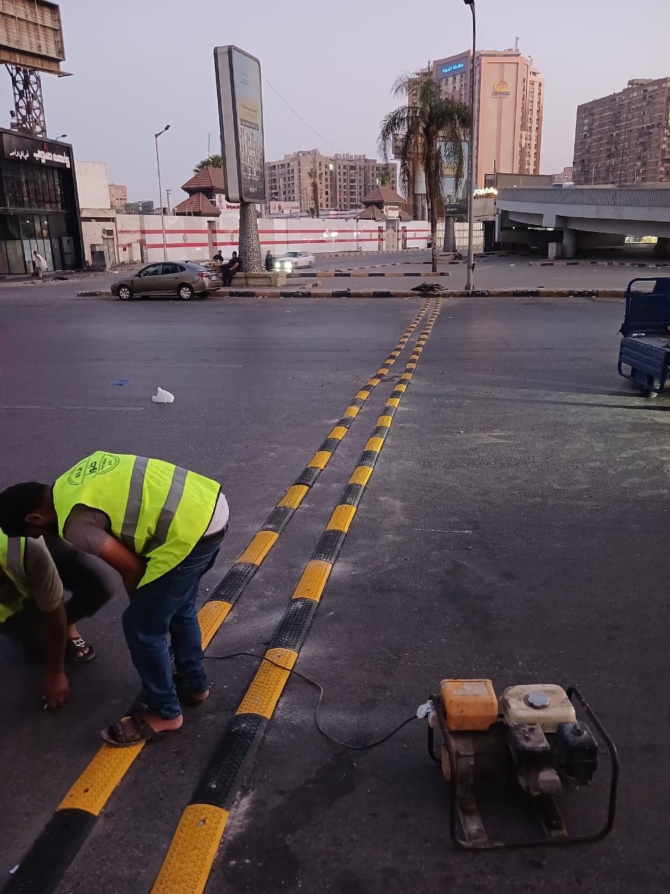 تركيب مطبات صناعية بشارع جامعة الدول العربية (1)