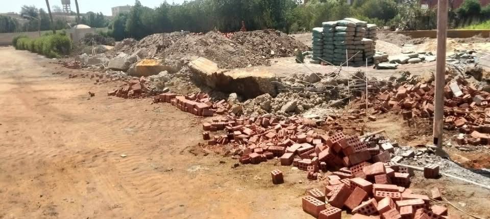 مركز أبو النمرس يزيل أسوارًا مخالفة ضمن حملات التصدى للتعديات (2) مركز أبو النمرس يزيل أسوارًا مخالفة ضمن حملات التصدى للتعديات (2)