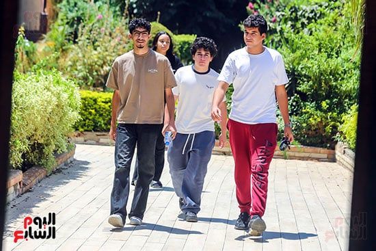 طلاب الثانوية العامة بعد امتحان العربى