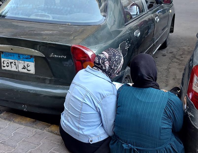 طلاب الثانوية العامة يراجعون مادة اللغة العربية