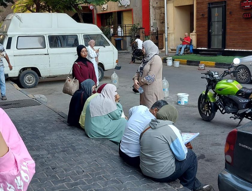تركيز من الطلاب قبل امتحان الثانوية العامة