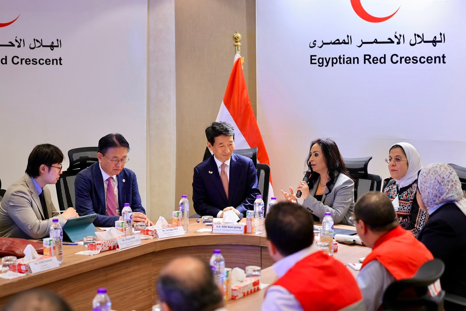 خلال توقيع توقيع مذكرة تفاهم لتنفيذ مشروع مساعدة الفلسطينيين بقطاع غزة والمتواجدين في مصر