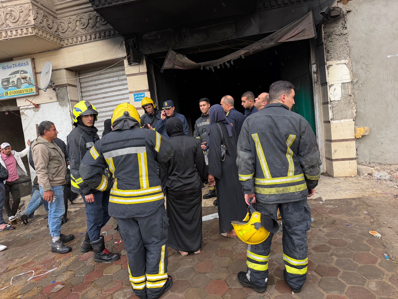 ديما وسط رجالته..اللواء الشربينى إنقاذ العديد من الأرواح فى بلاغات الحماية المدنية (3) ديما وسط رجالته..اللواء الشربينى إنقاذ العديد من الأرواح فى بلاغات الحماية المدنية (3)