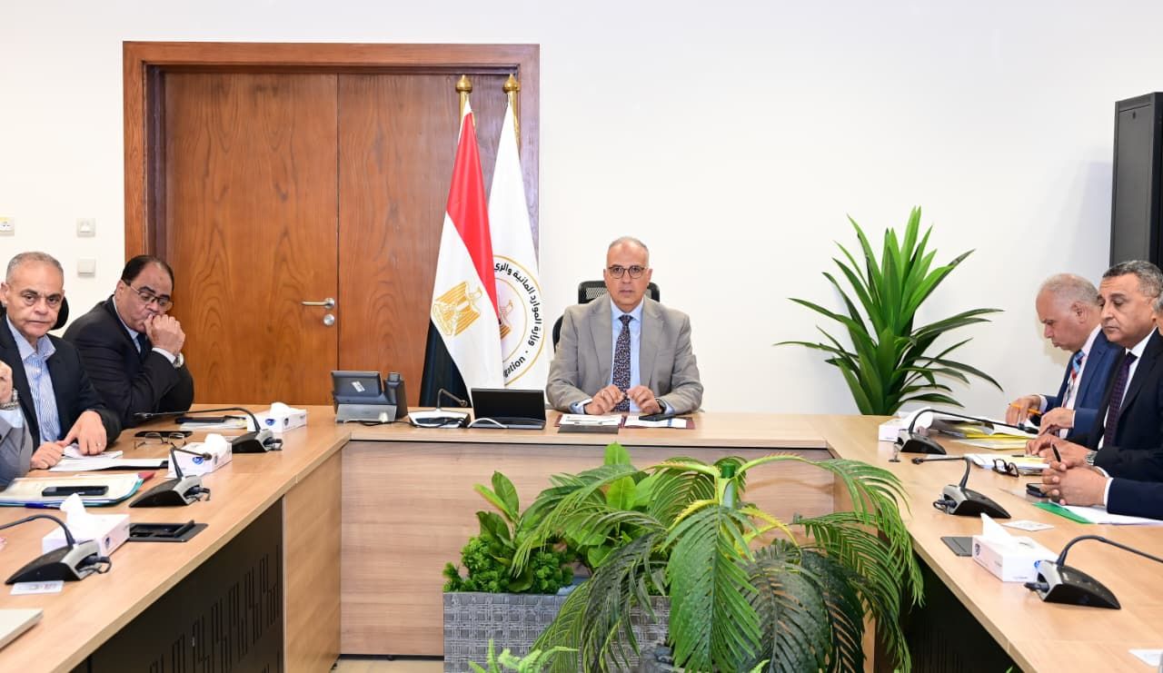 اجتماع إنشاء وتطوير منظومة صاولات لحجز ورد النيل والمخلفات العائمة اجتماع إنشاء وتطوير منظومة صاولات لحجز ورد النيل والمخلفات العائمة