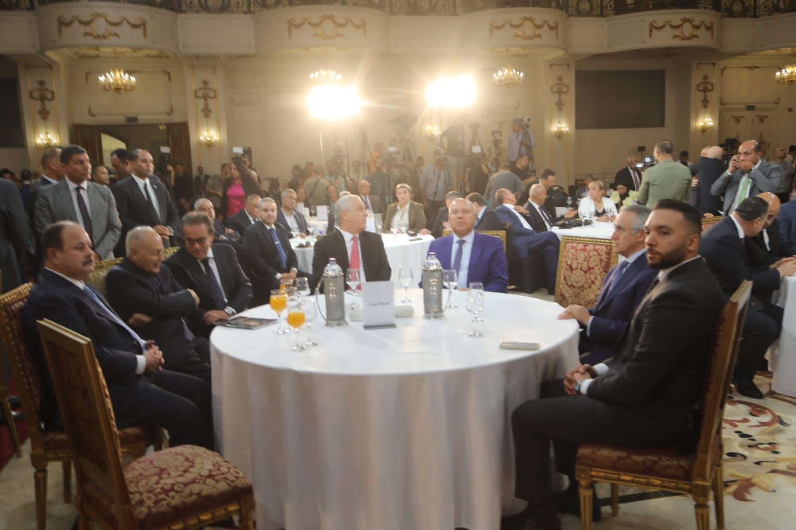 وزير النقل في حفل تدشين كتاب رجل الأقدار.. سيرة قائد.. مسيرة وطن وزير النقل في حفل تدشين كتاب رجل الأقدار.. سيرة قائد.. مسيرة وطن