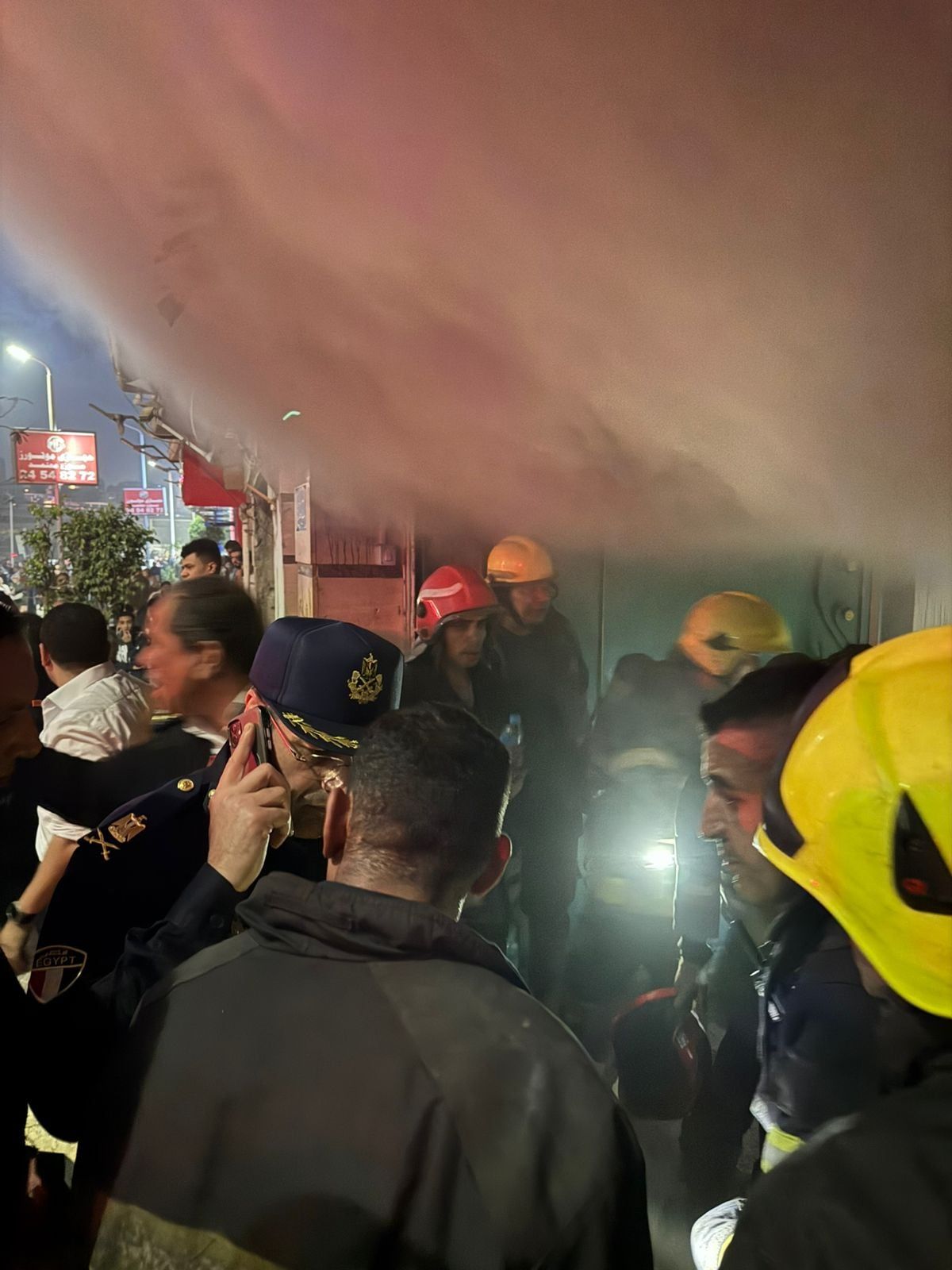 ديما وسط رجالته..اللواء الشربينى إنقاذ العديد من الأرواح فى بلاغات الحماية المدنية (2) ديما وسط رجالته..اللواء الشربينى إنقاذ العديد من الأرواح فى بلاغات الحماية المدنية (2)
