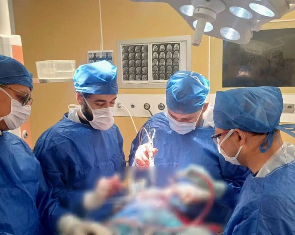 جراحة دقيقة لاستئصال ورم ضاغط على المخ باستخدام جهاز كوزا بمجمع الأقصر الطبي جراحة دقيقة لاستئصال ورم ضاغط على المخ باستخدام جهاز كوزا بمجمع الأقصر الطبي