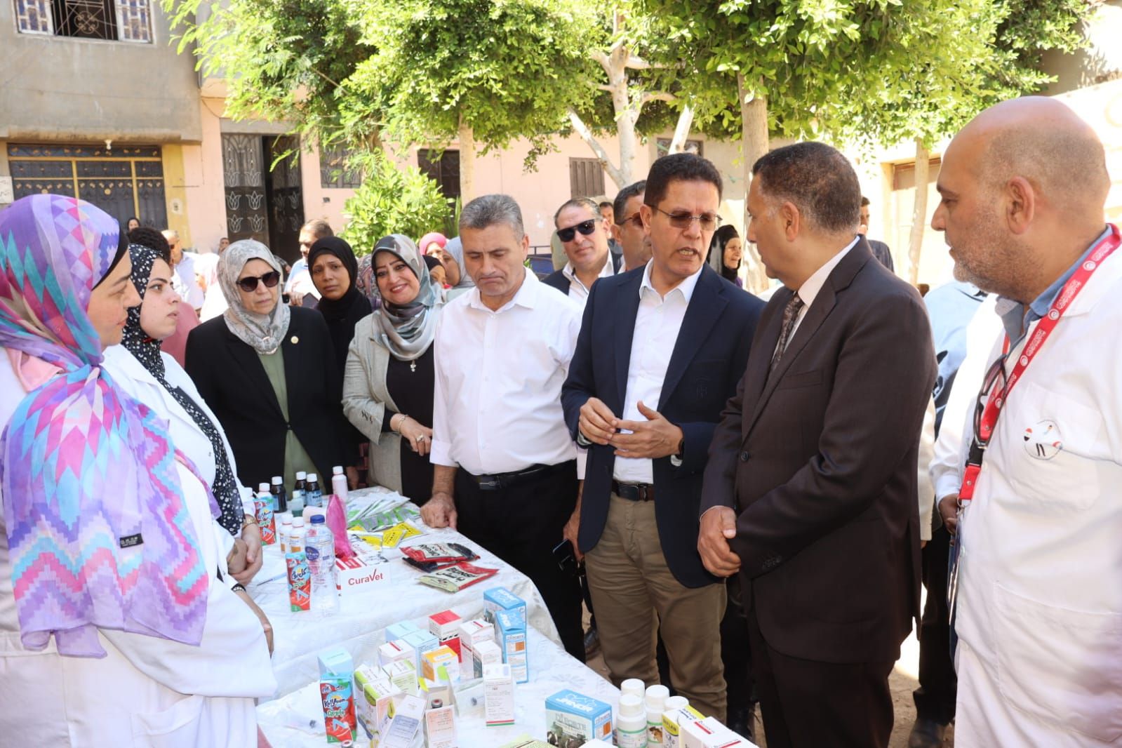 خلال تفقد القافلة البيطرية خلال تفقد القافلة البيطرية