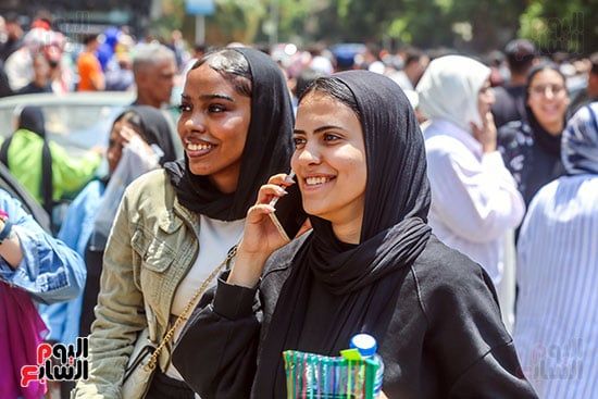 فرحة طلبة أدبى لسهولة امتحان الجغرافيا فرحة طلبة أدبى لسهولة امتحان الجغرافيا