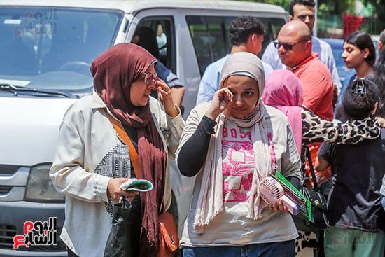 بكاء لصعوبة امتحان الكيمياء للثانوية العامة بكاء لصعوبة امتحان الكيمياء للثانوية العامة