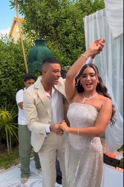 احمد ماجد يرقص مع عروسته احمد ماجد يرقص مع عروسته