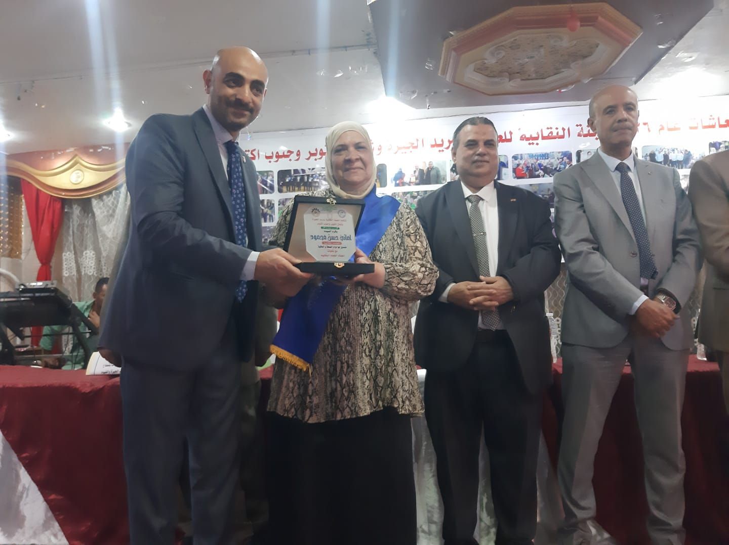 احتفالية تكريم العامل المثالى باللجنة النقابية للعاملين ببريد الجيزة احتفالية تكريم العامل المثالى باللجنة النقابية للعاملين ببريد الجيزة