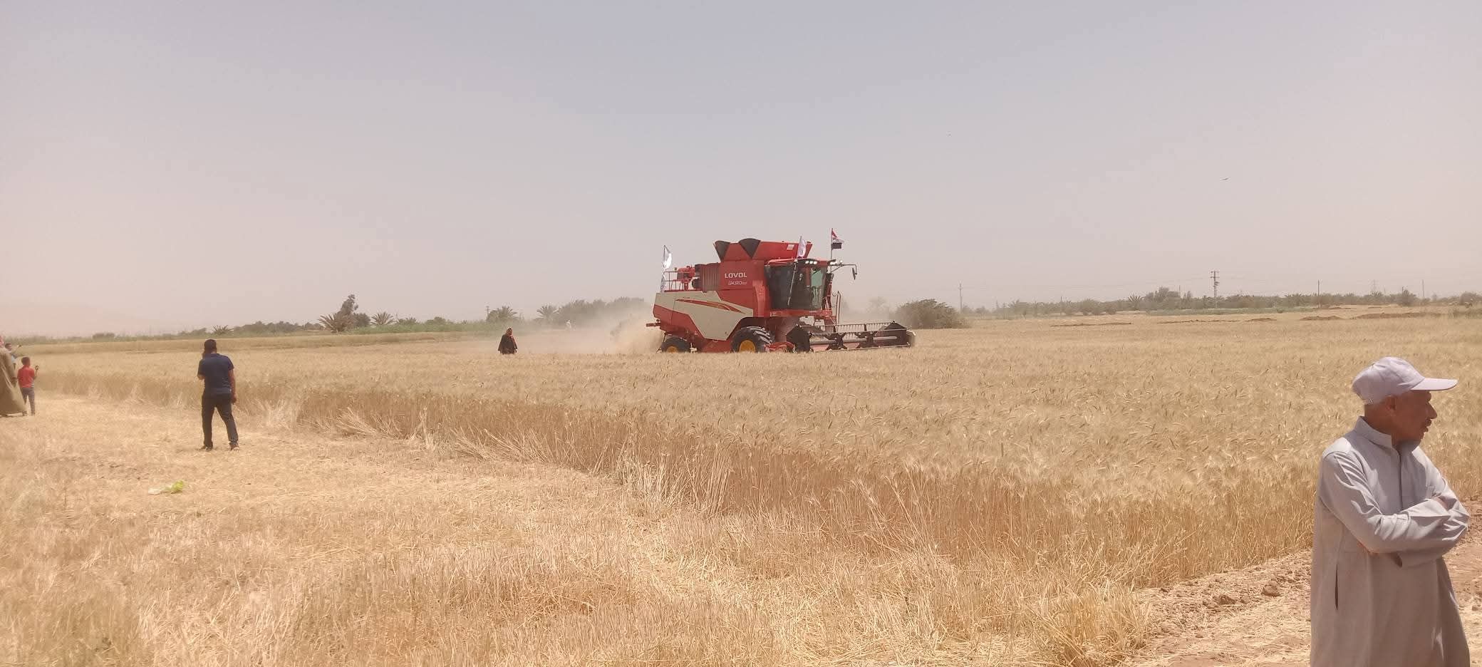 اثناء تدشين مبادرة الحصاد الذهبي اثناء تدشين مبادرة الحصاد الذهبي