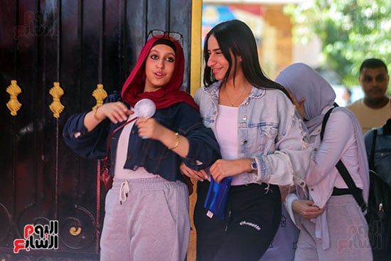 فرحة لسهولة امتحان الجغرافيا فرحة لسهولة امتحان الجغرافيا