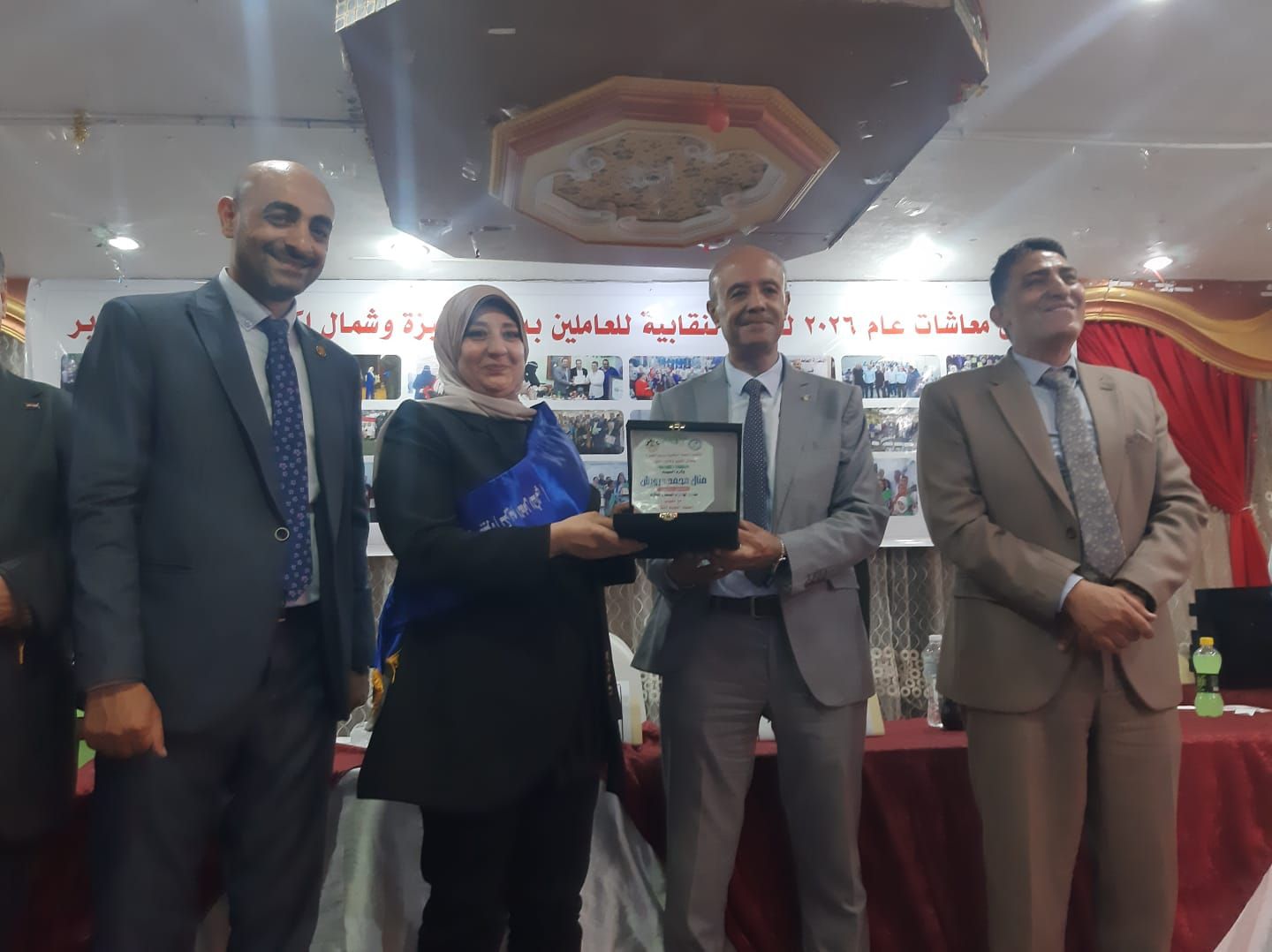 تكريم العامل المثال والمعاشات فى احتفالية بذكرى 30 يونيو تكريم العامل المثال والمعاشات فى احتفالية بذكرى 30 يونيو