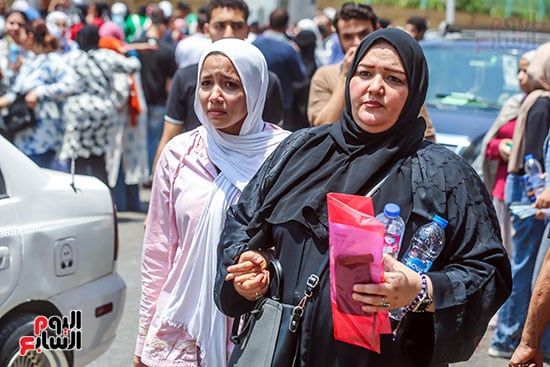الحزن يستيطر على الطلاب الحزن يستيطر على الطلاب